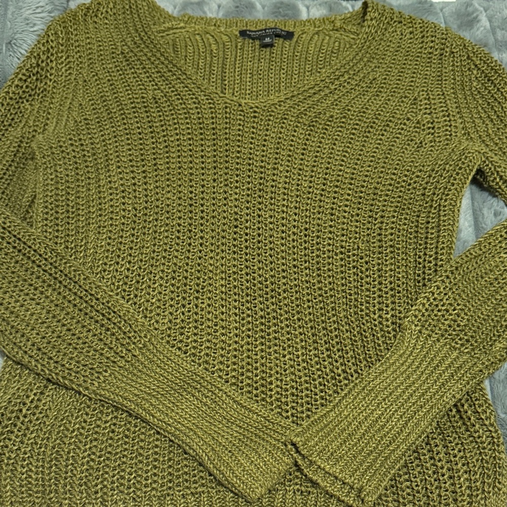 Banana Republic V-Neck Sweater in Olive